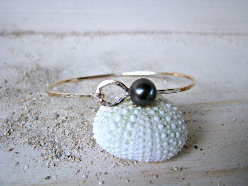 Black Pearl Bangle, Black Pearl Bracelet, Peacock Pearl Bangle, Hawaii Pearl Bangle, Hammered Gold Bangle, Large Black Pearls image 5