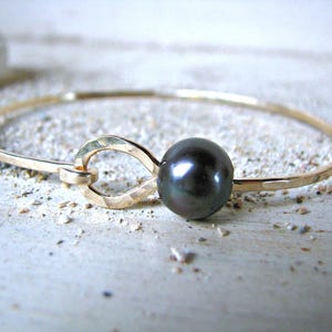 Black Pearl Bangle, Black Pearl Bracelet, Peacock Pearl Bangle, Hawaii Pearl Bangle, Stackable Gold Bangle, Large Black Pearls