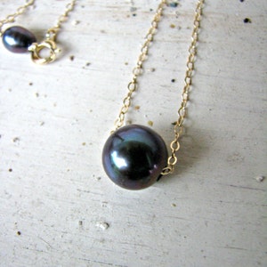 Black Pearl Pendant, Black Pearl On Chain, Floating Pearl Necklace, Pearl Slide, Pearl Gold Necklace, Minimalist Necklace, Peacock Pearl