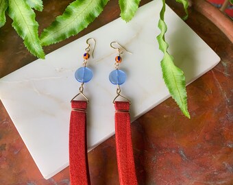 Boucles d’oreilles perlées en daim rouge