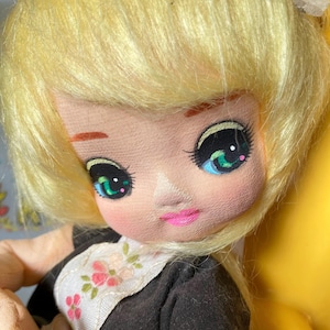 Cute Japanese vintage retro Blonde Big Eyes Girl Sitting Pose Doll / Bradley Doll / Big Eyed doll from Japan Showa era