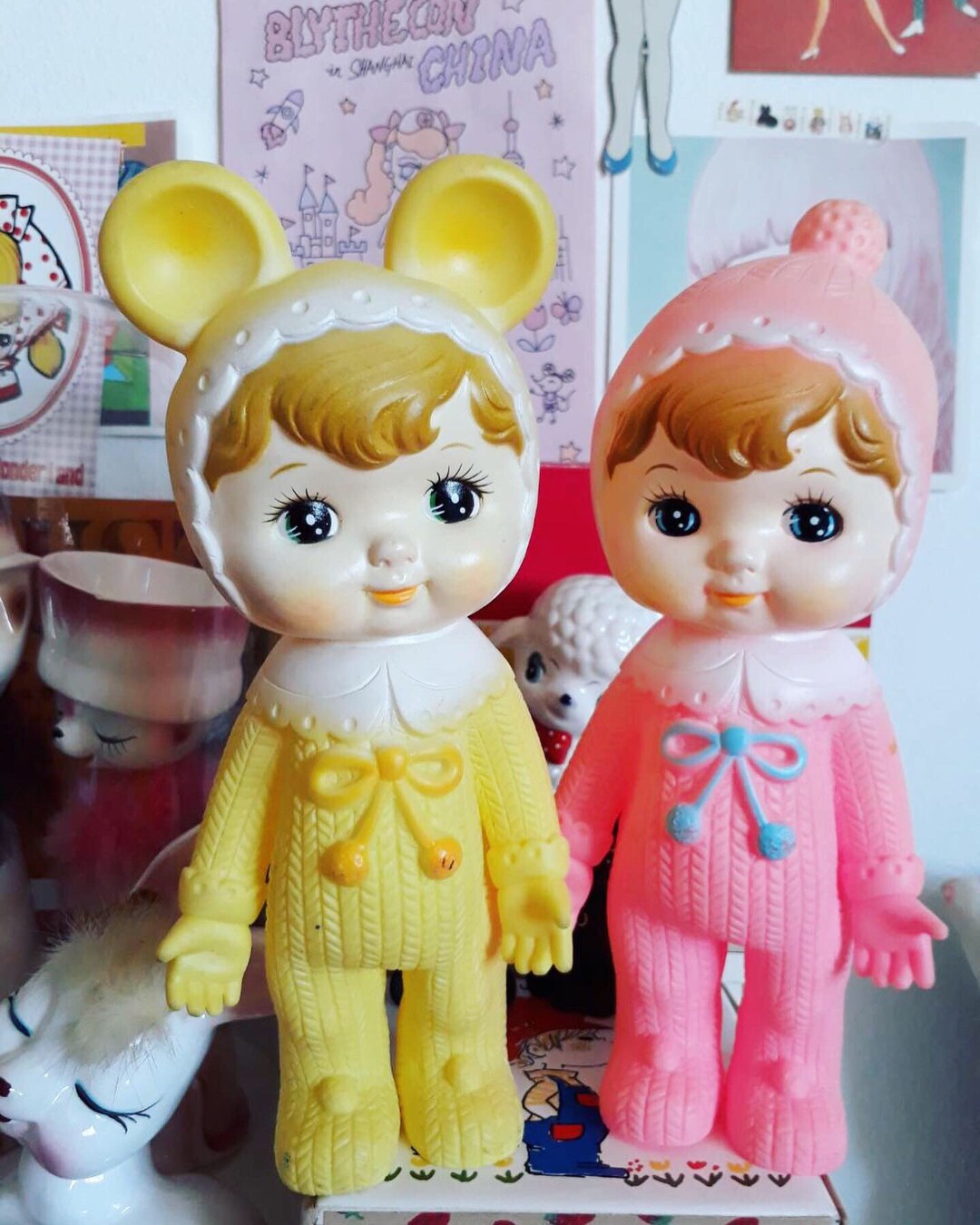 かわいい日本製のヴィンテージ ピンクと黄色のベビーコダマ人形 かわいい日本製のヴィンテージ ピンクと黄色のベビーコダマ人形