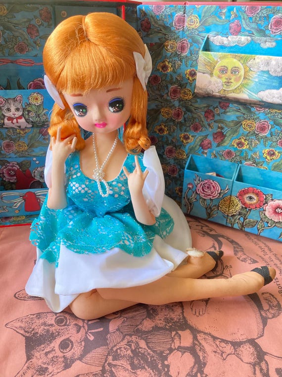 Cute Vintage Sitting Pose Doll / Ayumi Uyama / Bradley Doll / Big