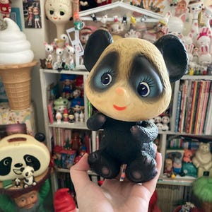 Japońska lalka Sofubi Panda z lat 60. XX wieku, miękka winylowa zabawka, rzadki, kiczowaty, retro, japoński przedmiot kolekcjonerski Showa