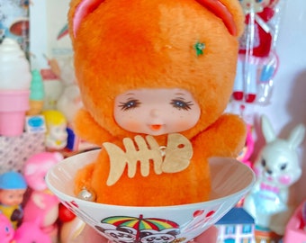 わさ美 ぬいぐるみ 5歳 猫　モンチッチを作った人の作品です。オールハンドメイド モンチッチ 友達 白猫 ミンカ ぬいぐるみ セキグチ 80年代 - Etsy 日本