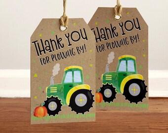 Op de afbeelding: Twee bruine bedankkaartjes met groene en gele tractorillustraties. De tekst op de kaartjes luidt "Bedankt voor het ploegen!"