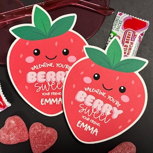 Échangez un PDF avec une étiquette-cadeau pour la Saint-Valentin, des petits fruits et des fraises sucrées, une collation aux fruits