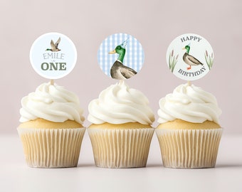 EDITABLE Un pato de la suerte cumpleaños Cupcake Toppers - Mallard Duck Party Toppers - Primer cumpleañero cazando pato comida selecciones - Vamos a jugar a la pelota