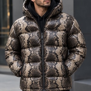 Doudoune en cuir façon serpent pour homme avec capuche | Veste d'hiver matelassée de luxe