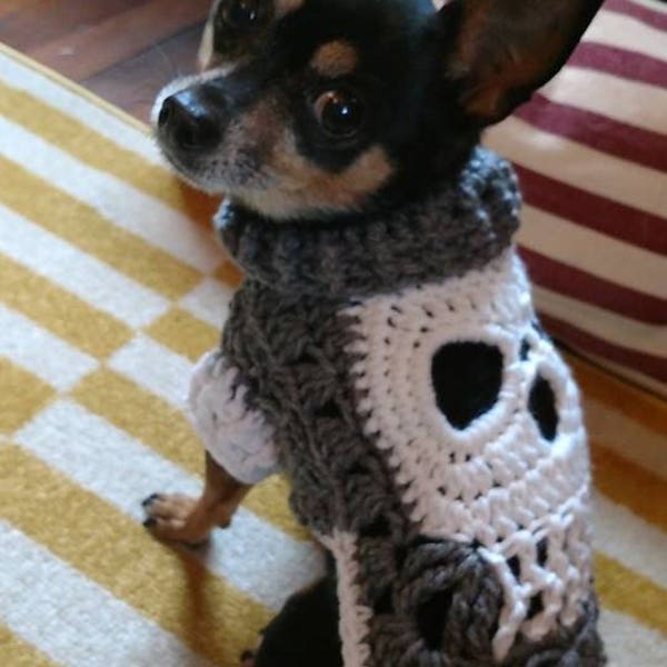 MOTIF 2 motifs en un. Faites votre propre écharpe de veste de pull pour chien Skull sm / xs ou n'importe quel vêtement pour animal de compagnie à partir d'un crochet à motif carré Tutoriel de bricolage