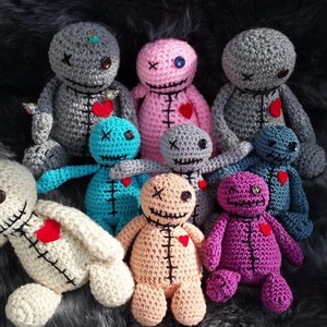 Voodoo Doll Crochet Poppet Nadelkissen Amigurumi jeder Farbe.  Nähen Häkeln Notion Gewichtete Gruselige Halloween Handgefertigte Stifte