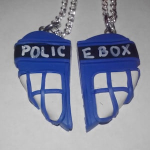 TARDIS Doctor Who Best Friends Herz Anhänger.  Friends auf Buch Mark Schlüsselanhänger fimo