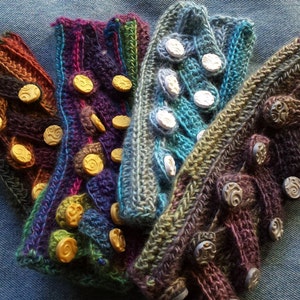 Cross Over Button Mitts picture tutorial with instructions  Step by step with detailed pictures of each step including no sew buttons