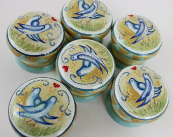 tiroirs shabby chic, boutons décoratifs uniques, meubles peints, boutons de tiroir peints à la main, meubles haut de gamme, design d’oiseaux d’amour, boutons.
