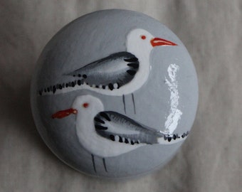 Perillas & Pulls, perilla de tocador, mango gris y tirón, muebles pintados de gris, gaviota, perilla de gaviota, costa, segundo hogar, decoración del hogar junto al mar