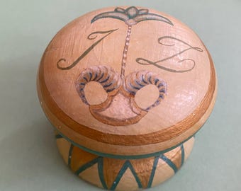 hand painted monogram dresser knobs and handles. cream decor, cream and green knob, mint green, cream, gold letter knob, painted furniture