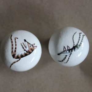 meubelknop, houten knoppen, pulls, lade trekt, cottage stijl, knop, geschilderde vos, armoedig chic, wit interieur, vos, vos ontwerp, hond, dier