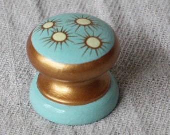 Dresser Knobs, Cabinet Knobs, Drawer Pulls, Gold, Turquoise and Cream. Opulent Paint Effect for French Bureaus. Shabby chic.