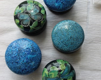 perillas grandes, perilla de aparador, mediana o grande, tirantes de cajón, perilla azul, azul aguamarina, azul real, decoración verde, verde trébol, azul libélula.