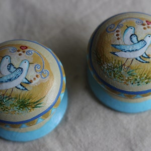 bird knob, rustic style, handles and pulls, rustic style handles, bluebird love heart, love heart knob, bird heart knobs, painted bird. image 6