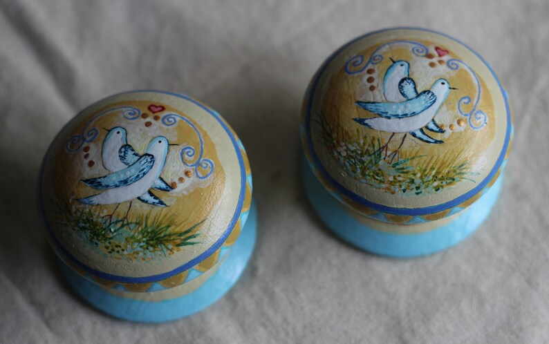 bird knob, rustic style, handles and pulls, rustic style handles, bluebird love heart, love heart knob, bird heart knobs, painted bird. image 6