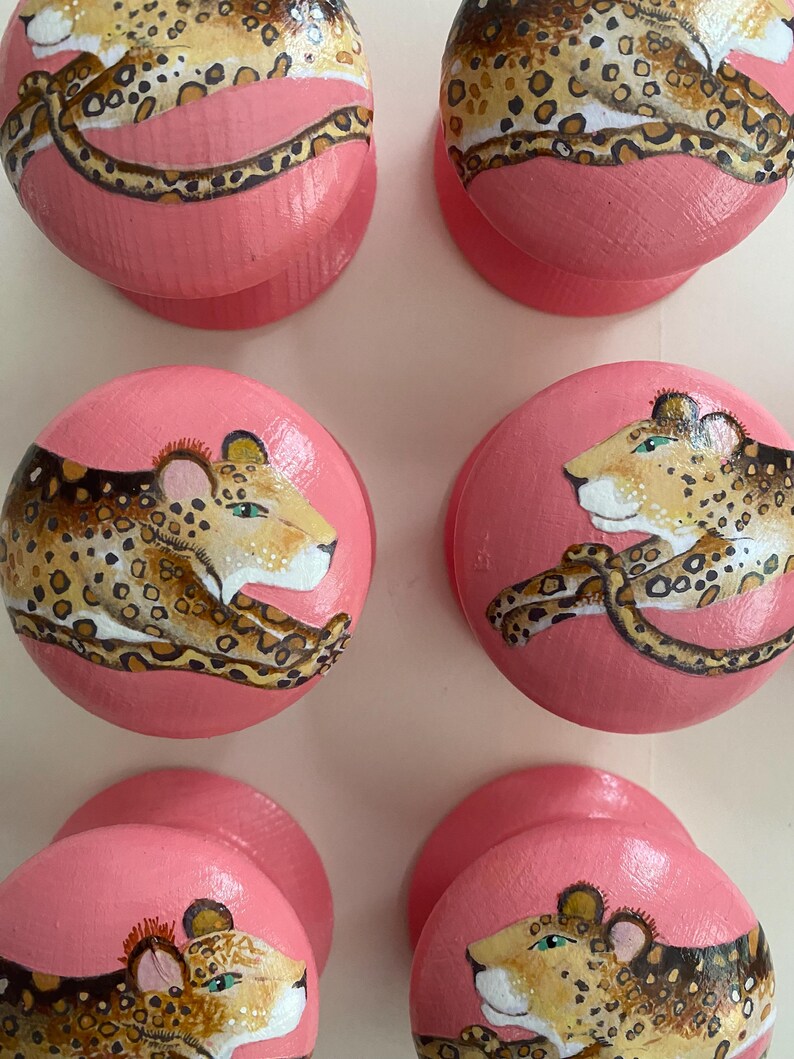 Knobs, Pulls, Griffe, große Knäufe. UP-DATE & UPCYCLE Möbel. Rosa Leopard Knauf, Innenraum Himbeere, Leopard Haut Dekor, Schublade Knob Pull Bild 2
