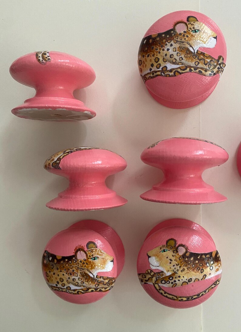 Knobs, Pulls, Griffe, große Knäufe. UP-DATE & UPCYCLE Möbel. Rosa Leopard Knauf, Innenraum Himbeere, Leopard Haut Dekor, Schublade Knob Pull Bild 3
