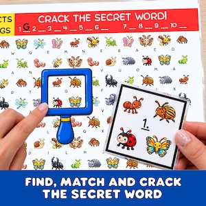 Może przedstawiać: Biała karta edukacyjna z napisem CRACK THE SECRET WORD, zawierająca kolorowe ilustracje owadów i litery. Niebieska lupa oraz kwadratowa karta przedstawiają pasujące ikony owadów, w tym mrówkę, chrząszcza, biedronkę i motyla.
