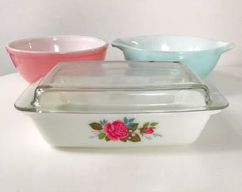 REDUCED Vintage 1970s JAJ Pyrex Cottage Rose Spacesaver Casserole Dish with Lid