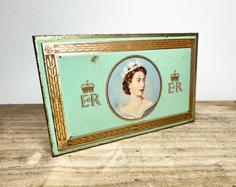 Vintage 1953 Queen Elizabeth II Commemorative Coronation Wills Wild Woodbine Cigarette Tin