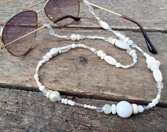 Beaded glasses chain, boho glasses chain, White glasses chain, beaded sunglasses holder, glasses chain, 60th birthday gift