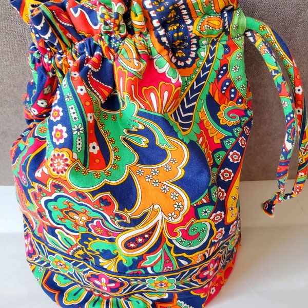 VERA BRADLEY Drawstring DITTY Bag / Venetian Paisley / Floral Paisley / Bright Multi Colors / Very Useful!