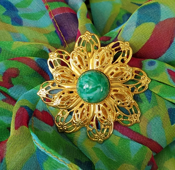 Gold Tone Scarf Holder/Clip / Green Round Stone /… - image 2