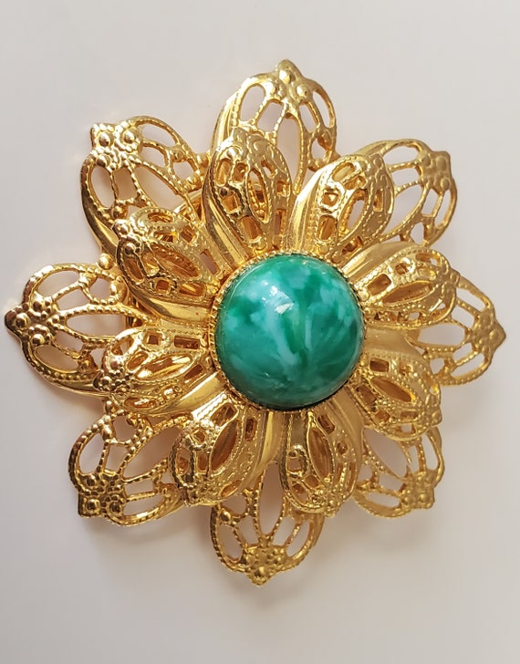 Gold Tone Scarf Holder/Clip / Green Round Stone /… - image 1