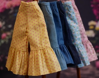 Pants with ruffles for Blythe doll.