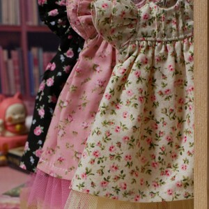 Floral print ruffle sleeves dress with tulle petticoat in one piece for Blythe or Emily dolls.