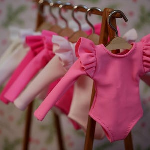 Long sleeve body with ruffle for Blythe dolls.