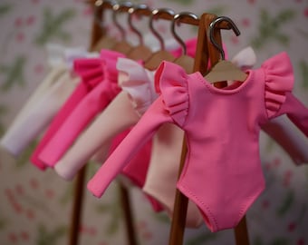 Long sleeve body with ruffle for Blythe dolls.