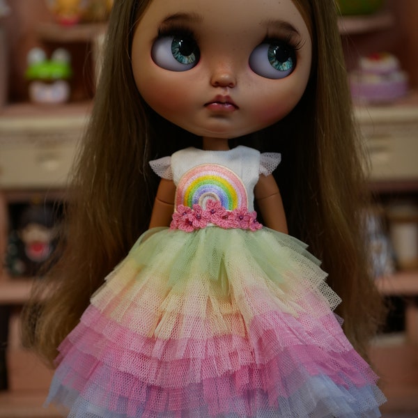 Wunderschönes Regenbogen Ombré-Kleid für Blythe-Puppe.