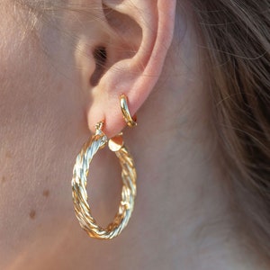 Mini Gold Huggie Hoop Earrings, Tiny Gold Hoop Earring, Huggie Hoops, Basic Gold Hoop Earring