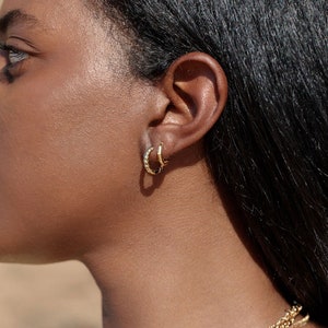 Twisted Small Hoop Earrings Olina image 1