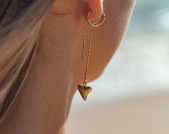 Mano Petite threader earrings - Gold Ear Thread Earrings, Ear Threader Earrings, Shark Tooth Earrings, Gold Earrings, Gold Dangle Earrings