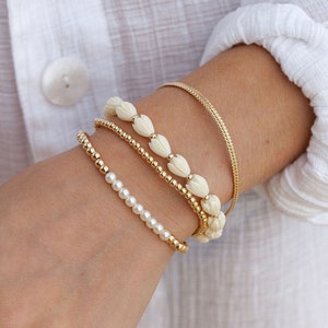 Pikake Bracelet, White Bead Bracelet, Delicate Flower Bracelet, Gift for Her