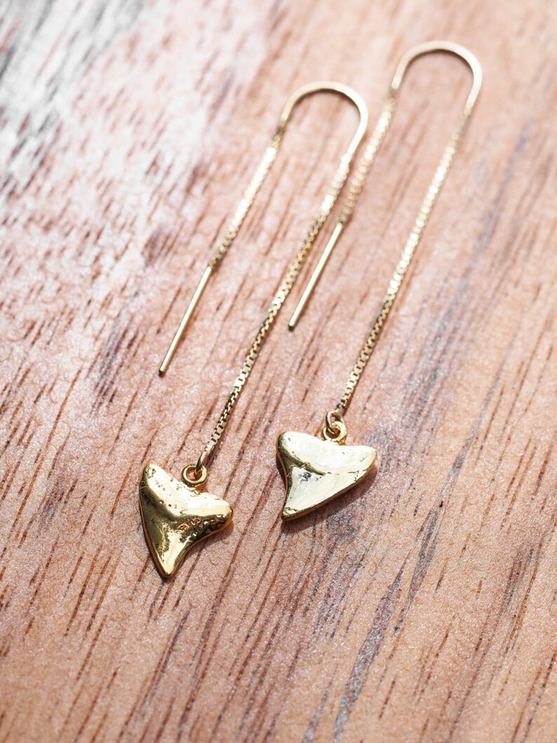 Mano Petite threader earrings Gold Ear Thread Earrings, Ear Threader Earrings, Shark Tooth Earrings, Gold Earrings, Gold Dangle Earrings image 7