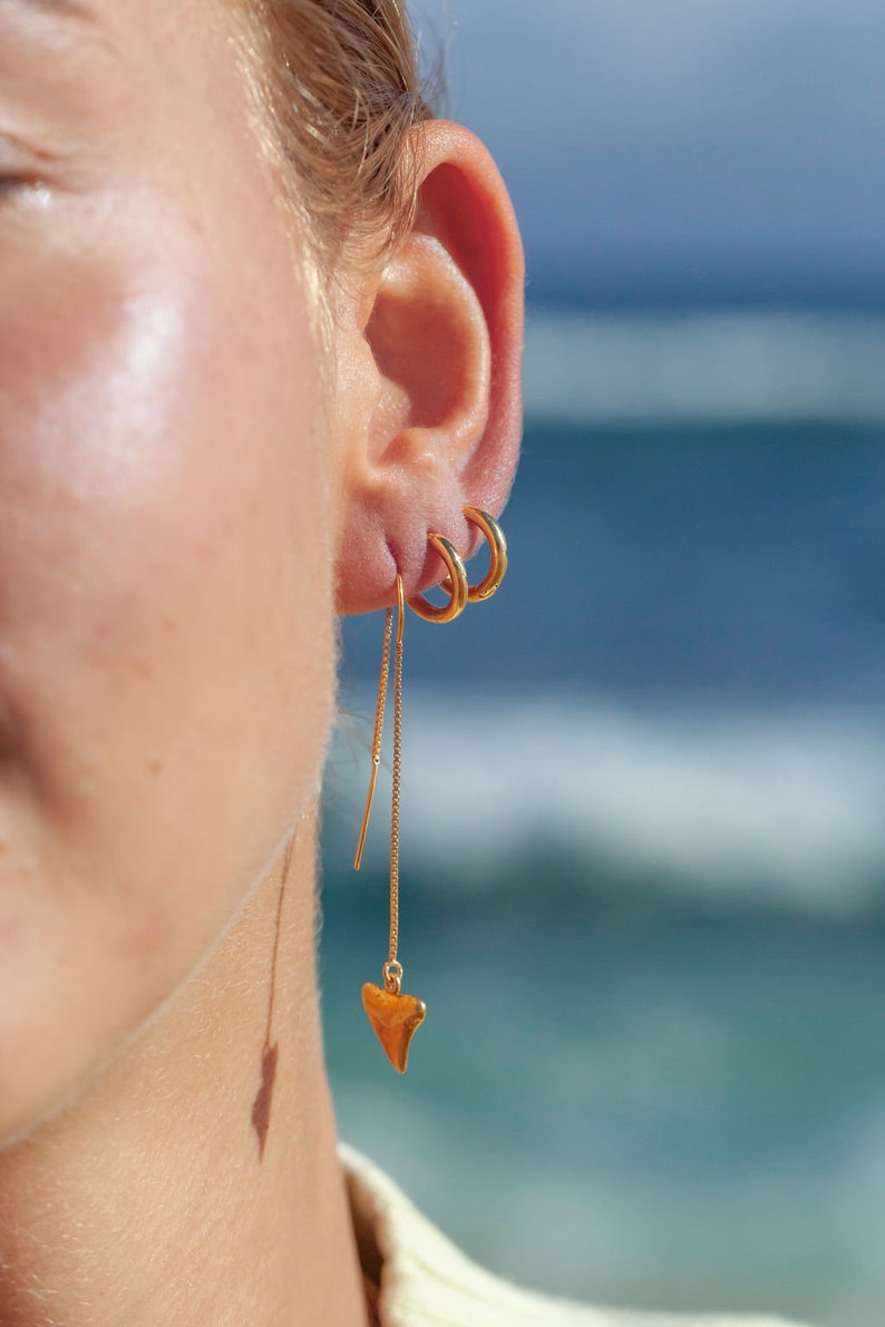 Mano Petite threader earrings Gold Ear Thread Earrings, Ear Threader Earrings, Shark Tooth Earrings, Gold Earrings, Gold Dangle Earrings image 5