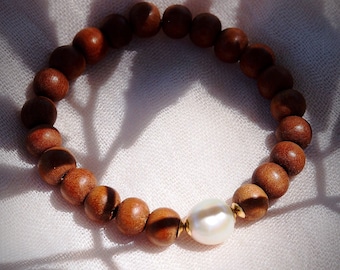 Stretchy White Pearl Sandalwood Bracelet - Kamaha'o