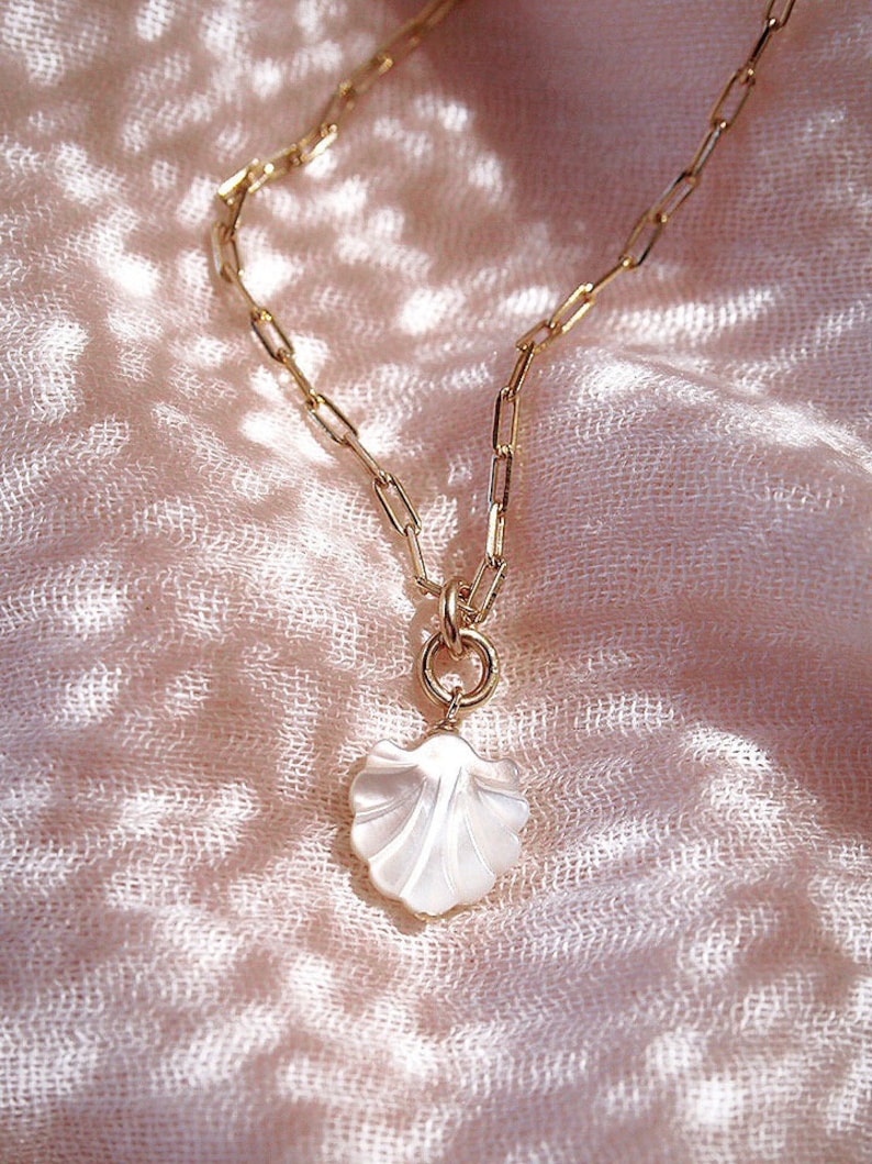 Seashell Chain Necklace, Shell Necklace, Shell Beach Necklace, Gold Shell Necklace, Dainty Gold Necklace,Hawaii Gift for Her,Beach Jewelry image 4