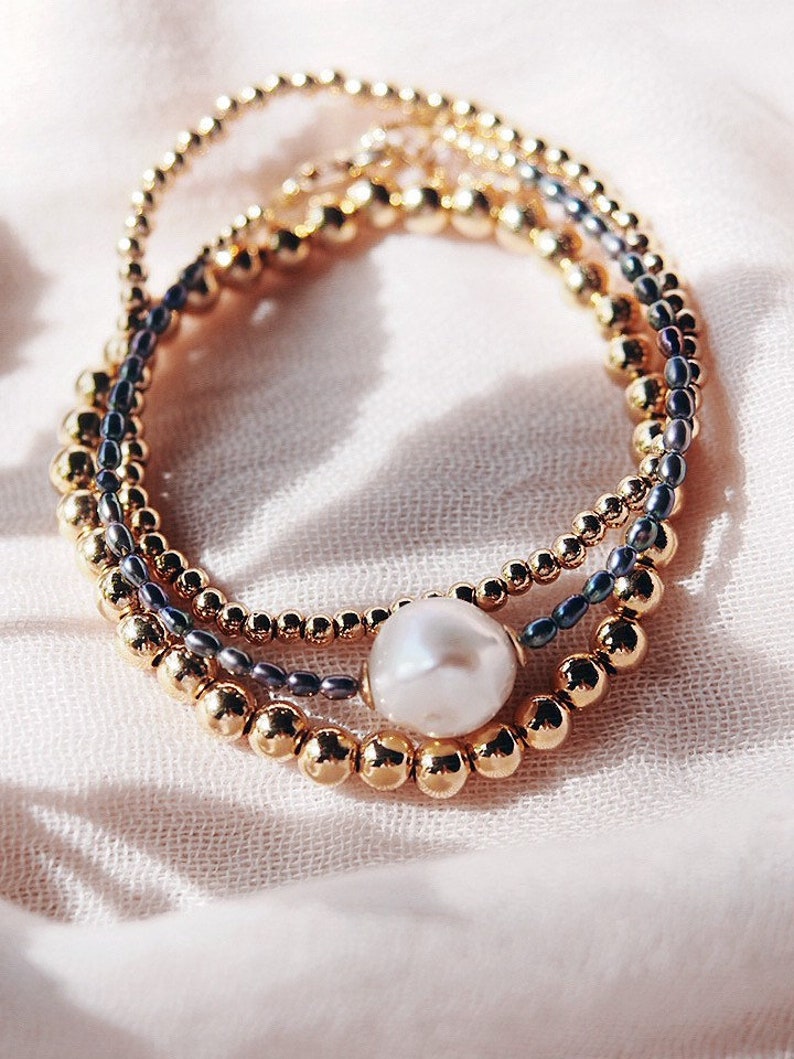 Popular products Price reduction Pearl and Gold Bead Set Three Layer Bracelet