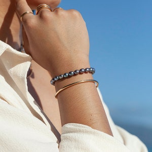 Peacock Pearl Bracelet with Adjustable Gold Chain, Gold Pearl Bracelet, Black Pearl Gold Bracelet