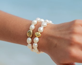 Stretchy Pearl Bracelet with Gold Shell Accent - Nanea